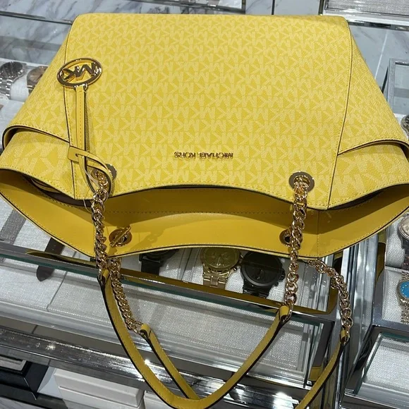 Michael Kors Jet Set Large Signature Logo Chain Shoulder Tote
DAISY YELLOW
NWT - Picture 13 of 16